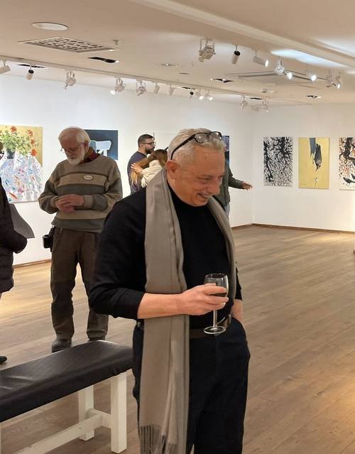 utställning med titeln Glömska Jag föddes i Aleppo i Syrien exhibition