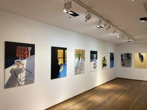 utställning med titeln Glömska Jag föddes i Aleppo i Syrien exhibition