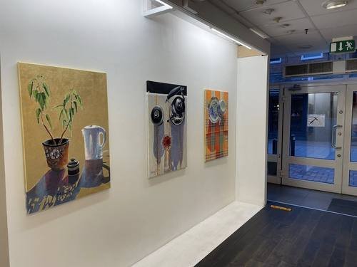 utställning med titeln Glömska Jag föddes i Aleppo i Syrien exhibition