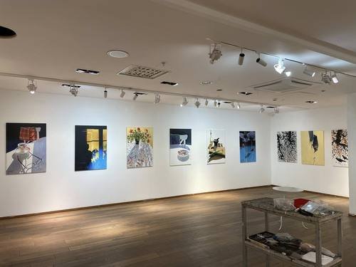 utställning med titeln Glömska Jag föddes i Aleppo i Syrien exhibition
