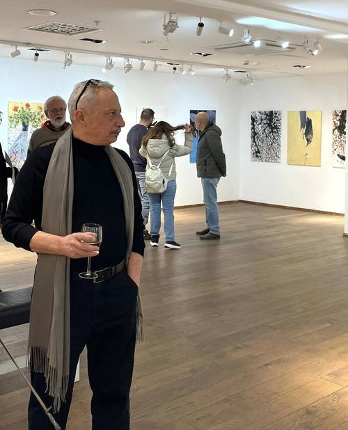 utställning med titeln Glömska Jag föddes i Aleppo i Syrien exhibition