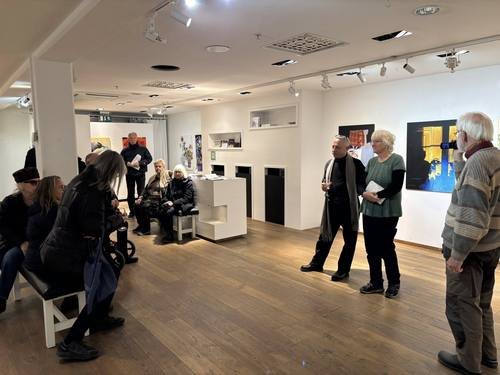 utställning med titeln Glömska Jag föddes i Aleppo i Syrien exhibition